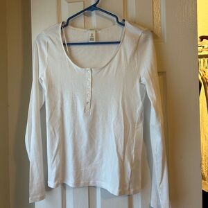 Ribbed white long sleeve shirt